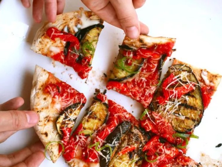 Mastering Grilled Pizza: A Step-by-Step Guide to Crispy, Smoky Perfection at Home